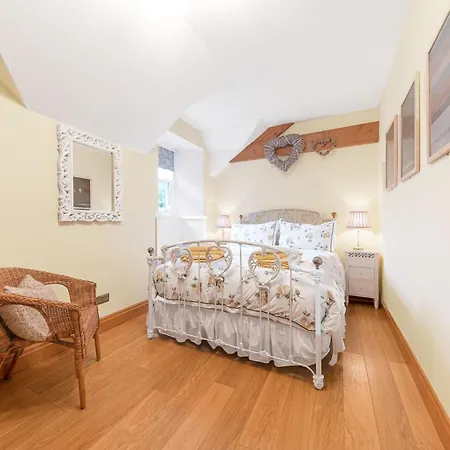 Dom wakacyjny Tanglewood, Stunning Lakeside On Coniston Water *