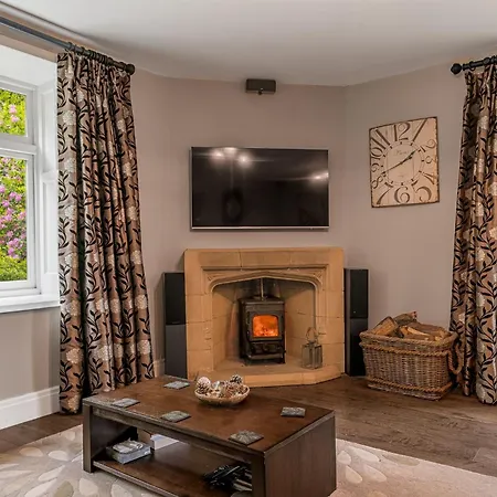 Tanglewood, Stunning Lakeside On Coniston Water Ferienhaus
