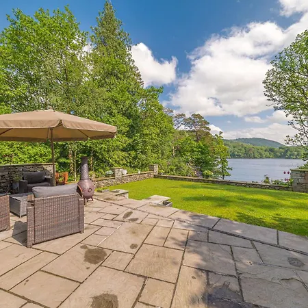 Tanglewood, Stunning Lakeside On Coniston Water Holiday home High Nibthwaite